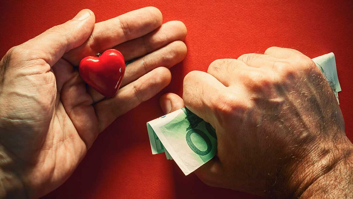 Saving money in couple