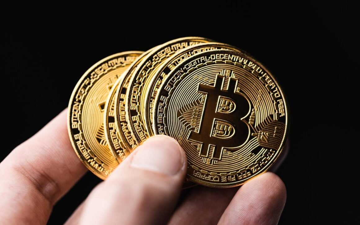 Hands bitcoin